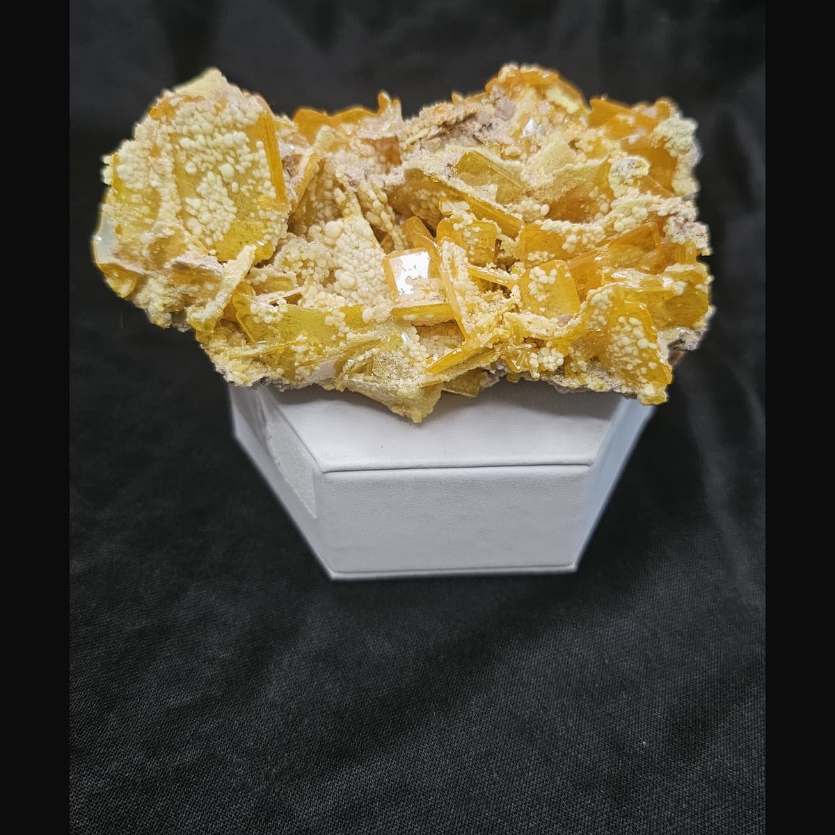 Wulfenite with Quartz